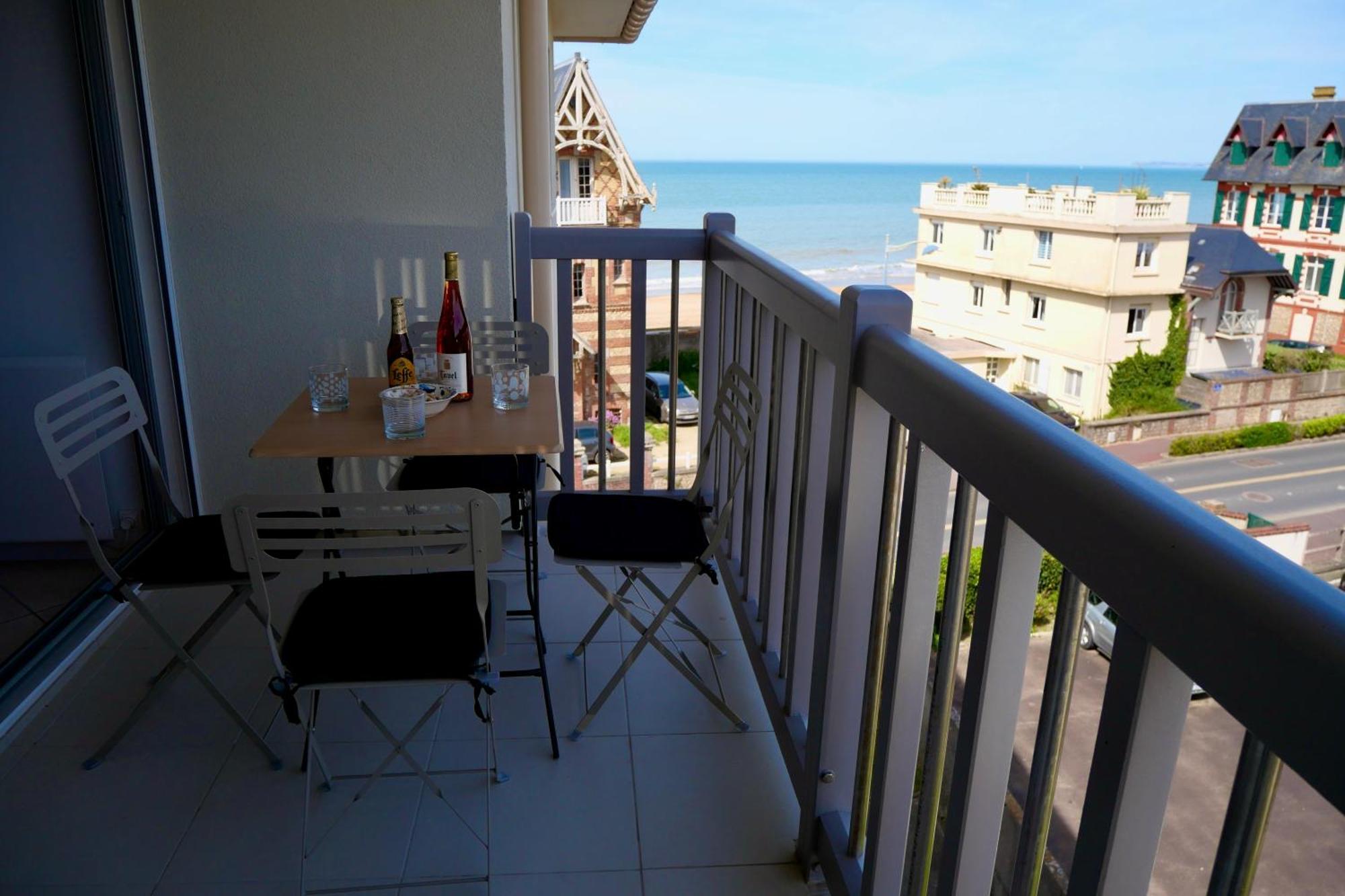 Appartement Vue Mer - 30 M De La Plage - 5 Minutes A Pied Du Centre Ville Et Du Casino Villers-sur-Mer Kültér fotó